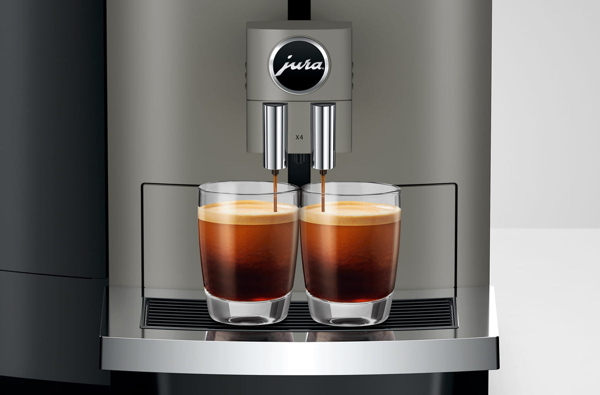 Jura X4 Dark Inox, préparation de deux expressos